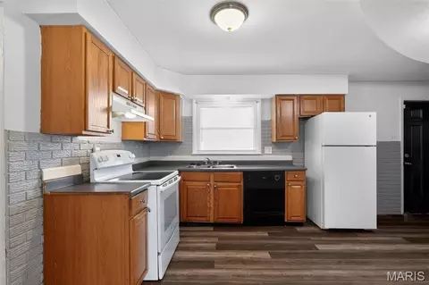 Kitchen - 6801 Knoll Ave, Berkeley, MO 63134 photo 3 of 3