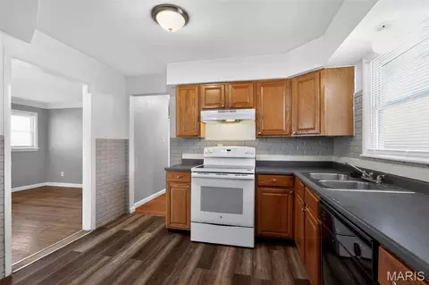 Kitchen - 6801 Knoll Ave, Berkeley, MO 63134 photo 2 of 3
