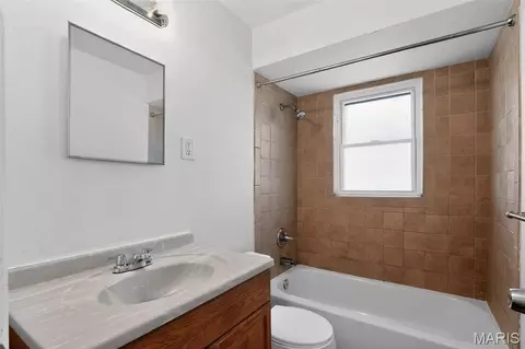 Bath - 6801 Knoll Ave, Berkeley, MO 63134 photo 1 of 1
