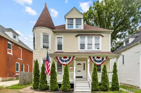 5829 Bartmer Ave, Saint Louis, MO 63112
