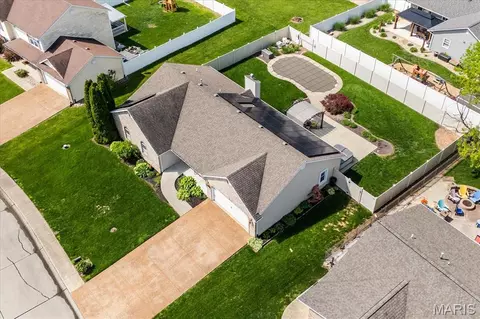 211 Joan Dr, New Baden, IL 62265