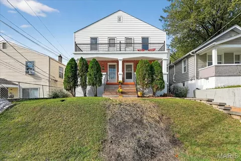 7114 Drury Ln, Saint Louis, MO 63143