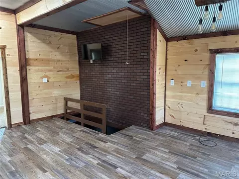 Living - 505 E Main St, Steeleville, IL 62288 photo 2 of 2