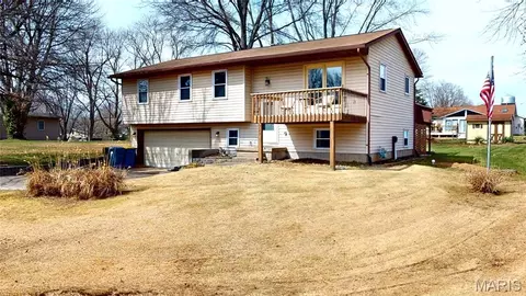929 Holiday Point Pkwy, Edwardsville, IL 62025