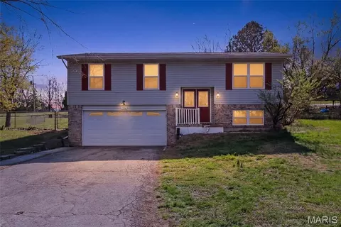7302 Carriwood Dr, Cedar Hill, MO 63016