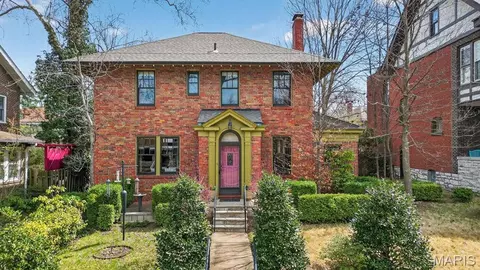 742 Yale Ave, University City, MO 63130