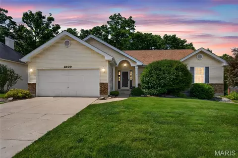 1009 Marions Cove Dr, Lake Saint Louis, MO 63367