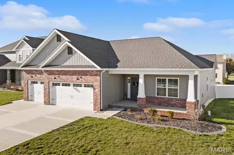 Exterior - 755 Seagate Dr, O'fallon, IL 62269 photo 5 of 7