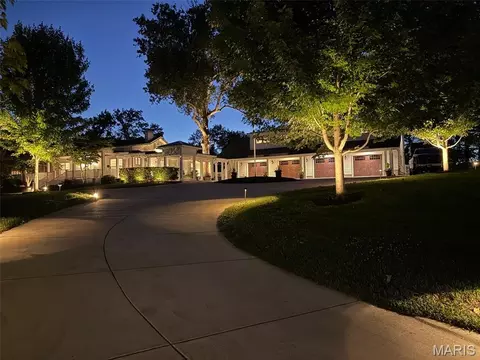 12775 W Watson Rd, Sunset Hills, MO 63127