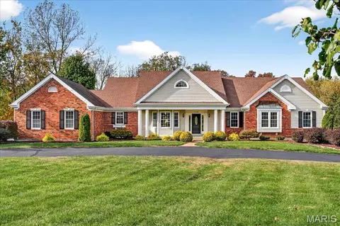 2102 Kehrs Ridge Dr, Chesterfield, MO 63005