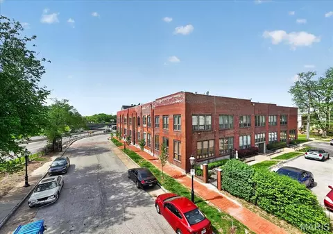 1523 S 10th St #215, Saint Louis, MO 63104