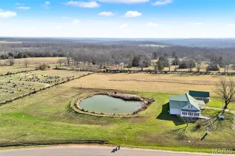 160 Broadway St, Edgar Springs, MO 65462