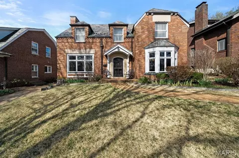 585 Stratford Ave, University City, MO 63130