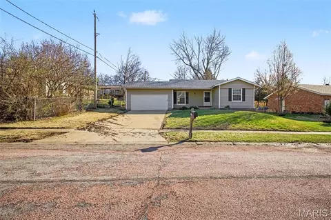 11786 Macrinus Dr, Florissant, MO 63033