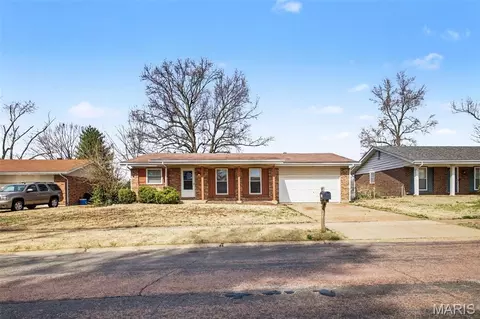 4393 Caracalla Dr, Florissant, MO 63033