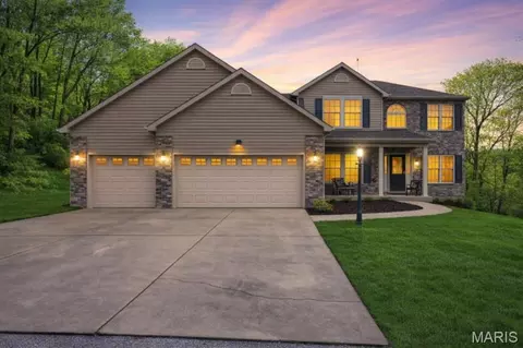 121 Fischer Valley Dr, Imperial, MO 63052