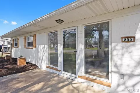 233 Sunset Dr, Belleville, IL 62223