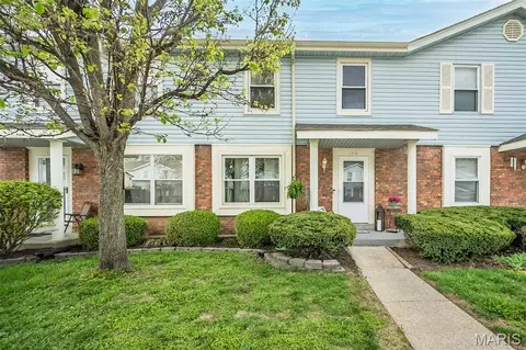 1318 Summergate Pkwy, Saint Charles, MO 63303