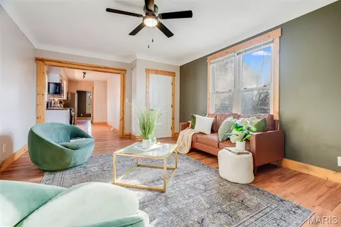 Living - 601 Walnut St, Alhambra, IL 62001 photo 1 of 5