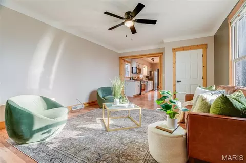 Living - 601 Walnut St, Alhambra, IL 62001 photo 3 of 5