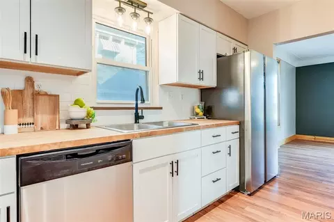 Kitchen - 601 Walnut St, Alhambra, IL 62001 photo 3 of 3