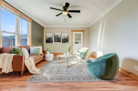 Living - 601 Walnut St, Alhambra, IL 62001 photo 2 of 5
