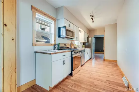 Entry Way - 601 Walnut St, Alhambra, IL 62001 photo 1 of 2