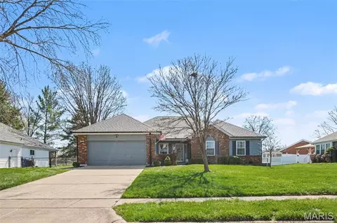 9560 Banyon Tree Ct, Saint Louis, MO 63126