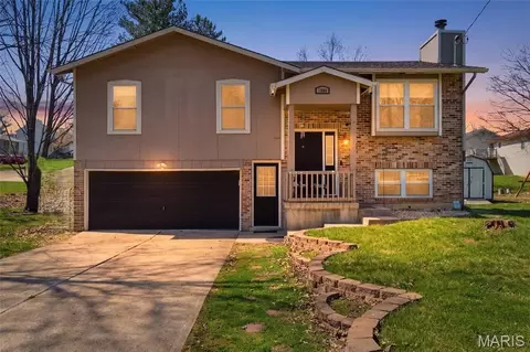 1003 Mitchell Way, Pacific, MO 63069