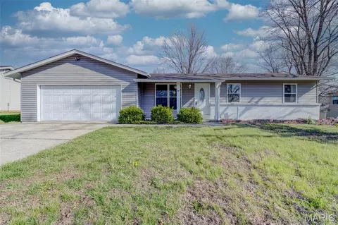2 Country Ln, Warrenton, MO 63383
