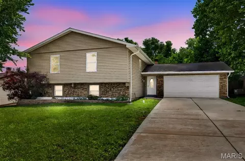 212 Mill Pond Dr, O'fallon, MO 63366