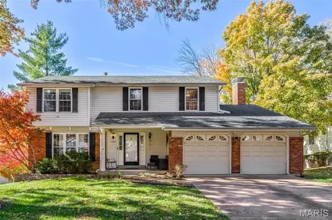 1730 Woodmore Oaks Dr, Manchester, MO 63021