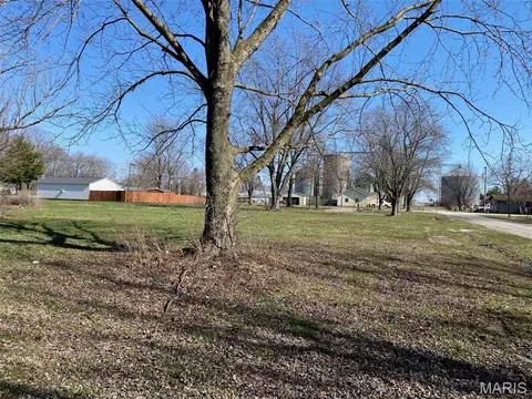 504 N Stuart St, Witt, IL 62094