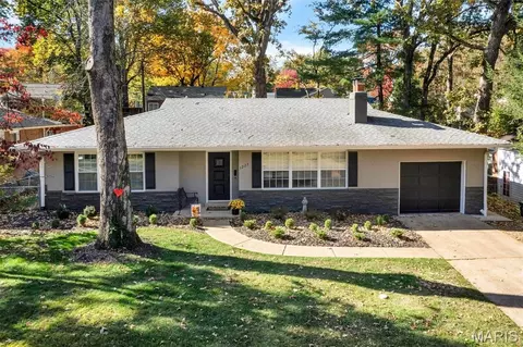 1225 Cheshire Ln, Webster Groves, MO 63119