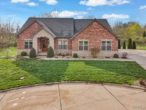 219 Wyndridge Ct, Belleville, IL 62220