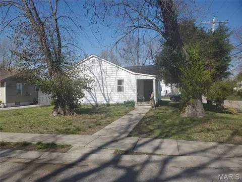 861 Pershing St, East St Louis, IL 62203