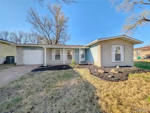 8835 Sumter Dr, Saint Louis, MO 63136