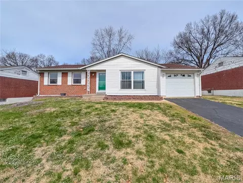 1513 Cargill Dr, Saint Louis, MO 63136