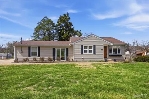 25 Delord Ave, Maryland Heights, MO 63043