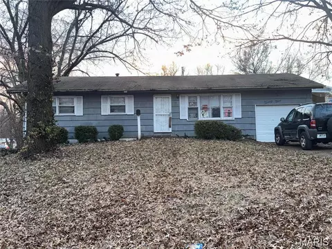 29 Fenwick Dr, Saint Louis, MO 63135