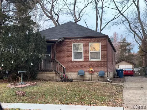 35 Lee Ave, Ferguson, MO 63135