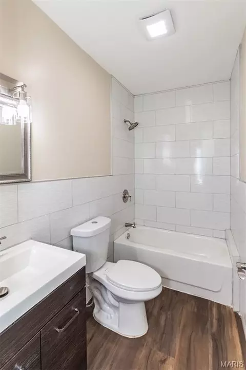 Bath - 6019 Jackson Ave, Berkeley, MO 63134 photo 1 of 4