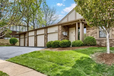 2315 Seven Pines Dr #1, Saint Louis, MO 63146