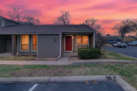 54 Breezy Knoll Ln, Lake Saint Louis, MO 63367