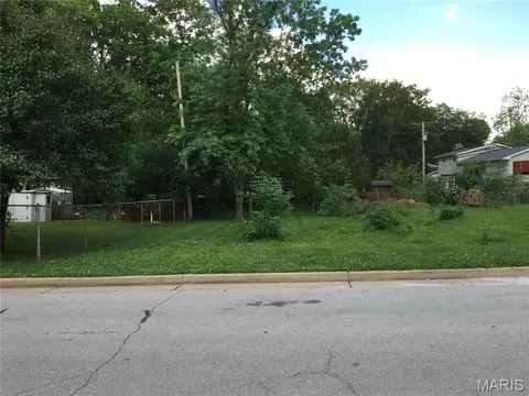 1120 Tahiti Dr, Saint Louis, MO 63126