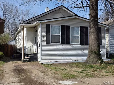 2107 Monroe St, Granite City, IL 62040
