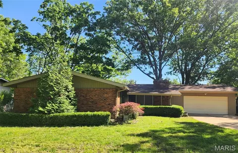 12532 Fee Fee Rd, Saint Louis, MO 63146