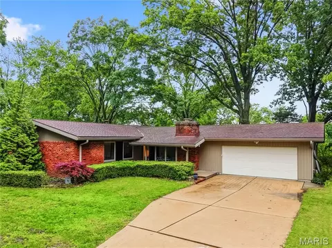 12532 Fee Fee Rd, Saint Louis, MO 63146