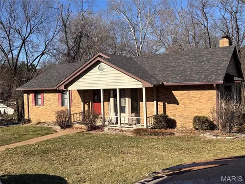 995 Berkshire Dr, Edwardsville, IL 62025