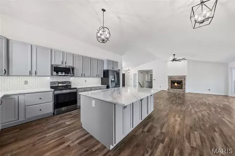 Kitchen - 2255 County Farm Rd, Wright City, MO 63390 photo 3 of 4